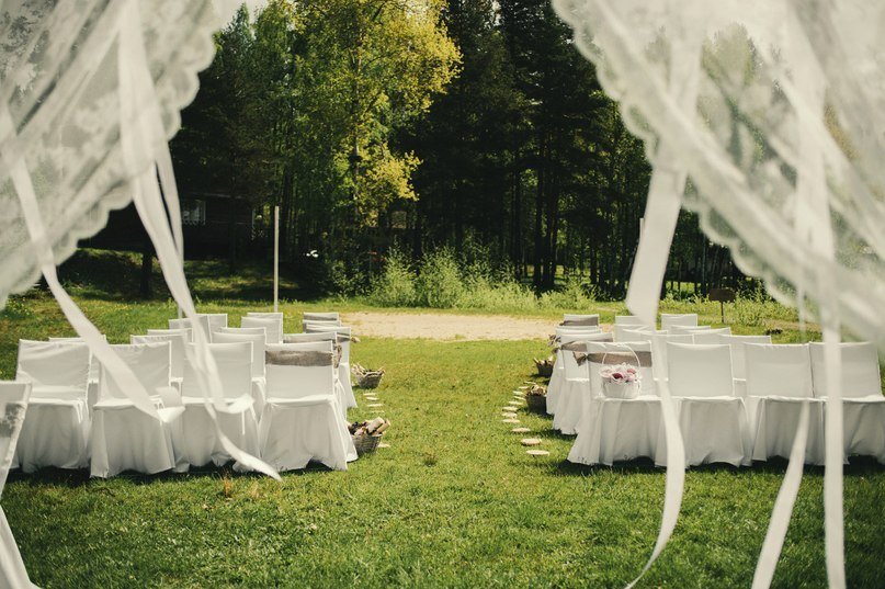 Оформление места церемонии свадьбы в стиле рустик