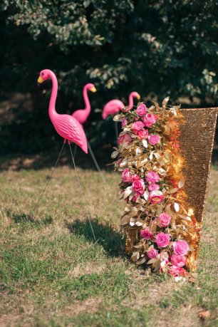Фламинго в декоре церемонии